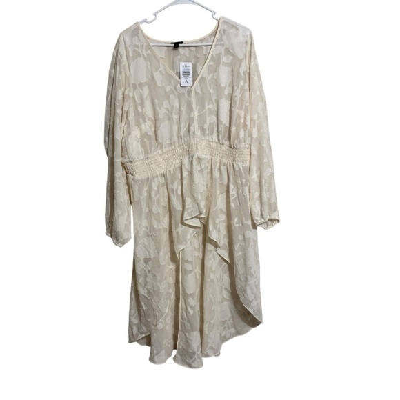 torrid Dresses & Skirts - Torrid NWT Chiffon clip floral high low top pristine women’s size 2X